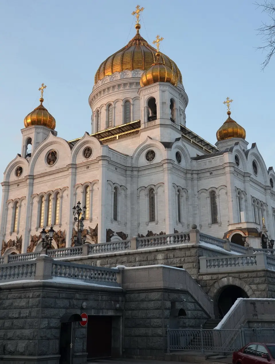 Храм Христа Спасителя в Москве, вид с набережной